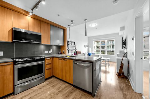 733 W 14 Street 307 North Vancouver BC V7M 0C6