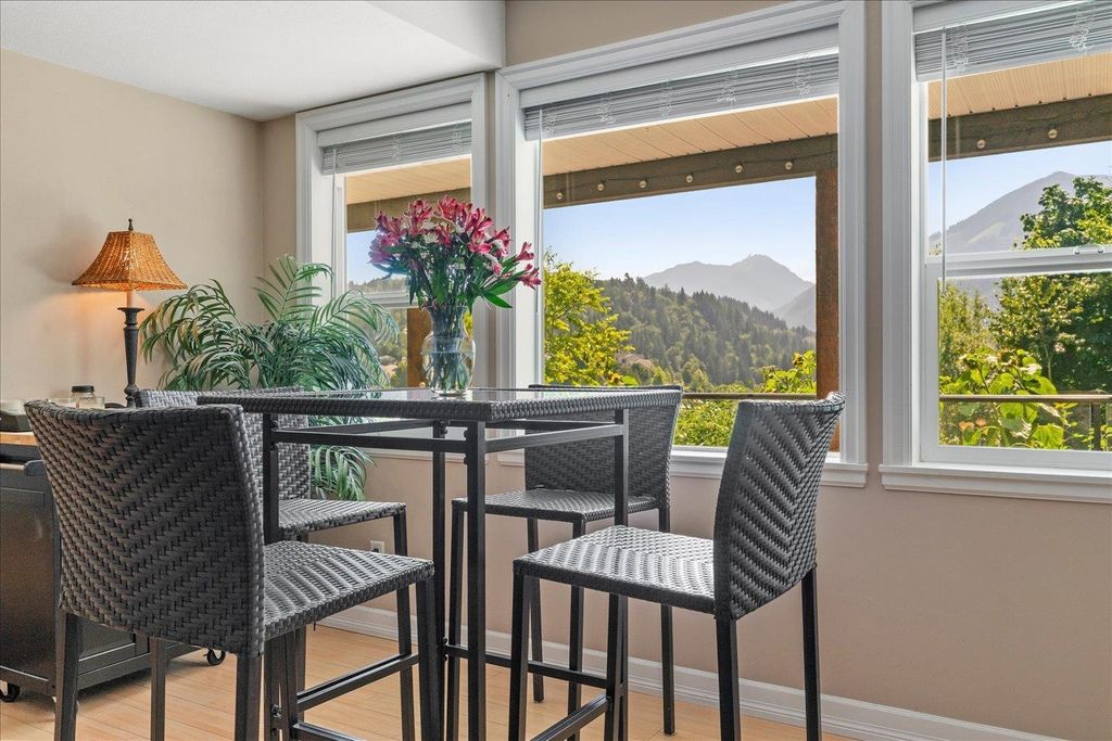 listing image 1104813616575147518