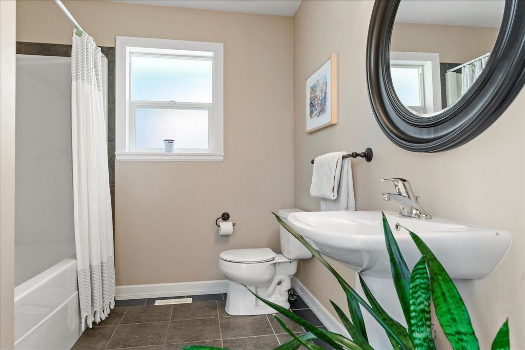 listing image 1109045967246625069