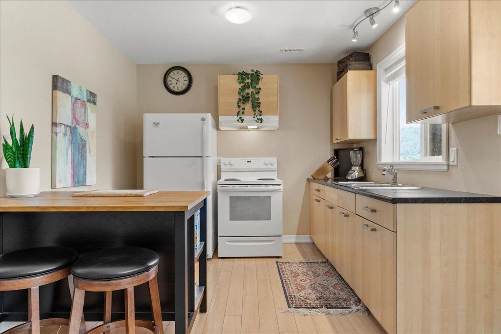 listing image 1104214906545627146