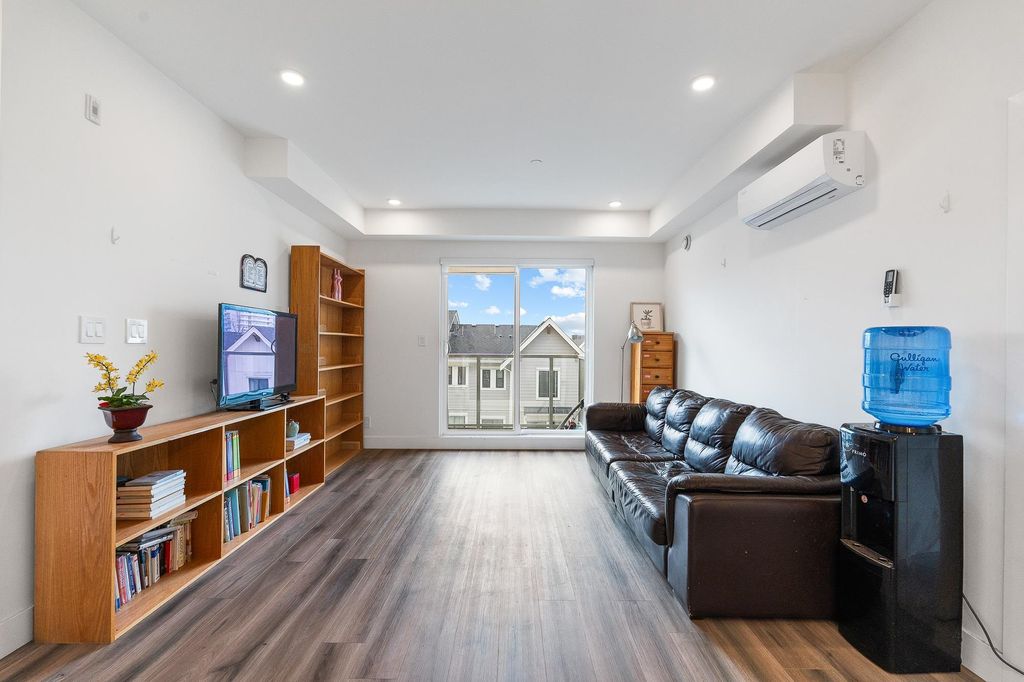 listing image 1104539827015756755