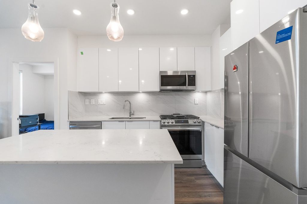 listing image 1106560259831424028