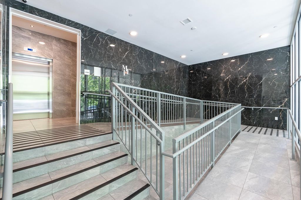 listing image 1103445233667613285