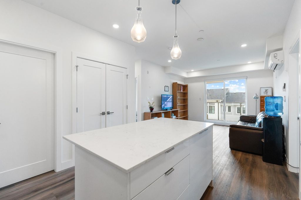 listing image 1101375800343923797