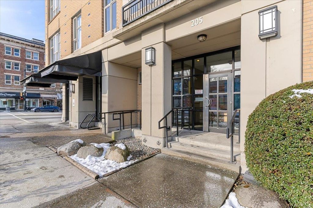 listing image 1102705839156987778