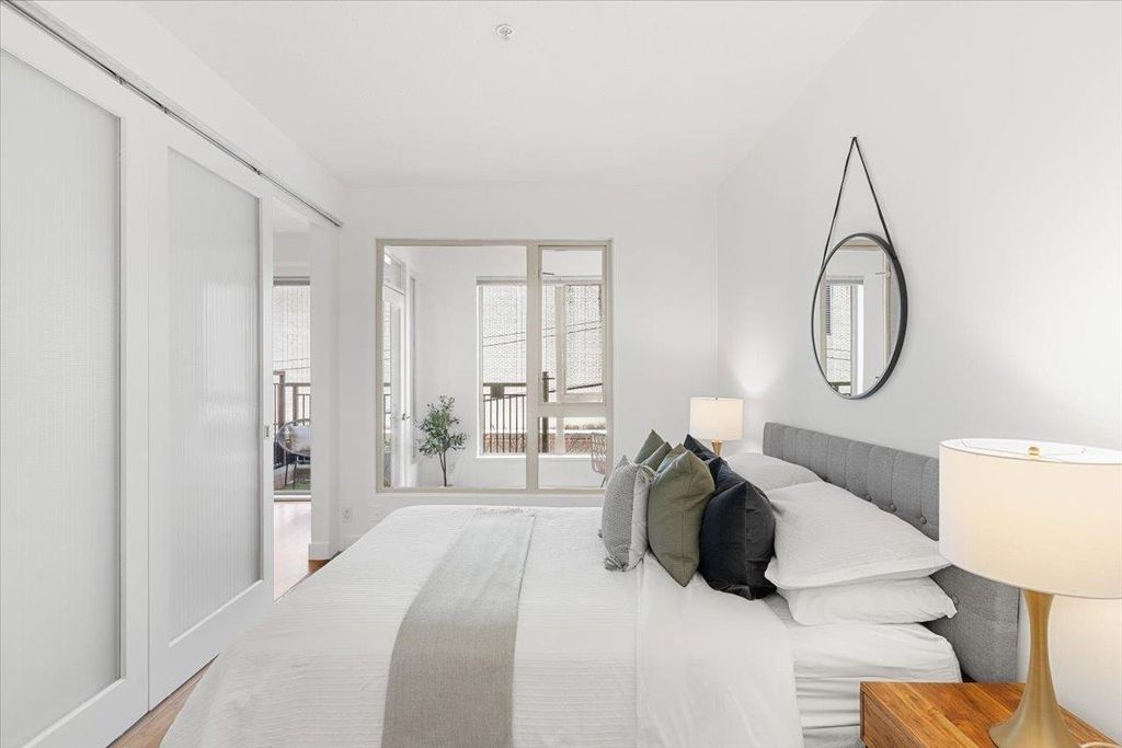 listing image 1106909328699771329
