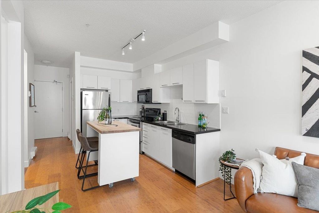 listing image 1103978465913860241