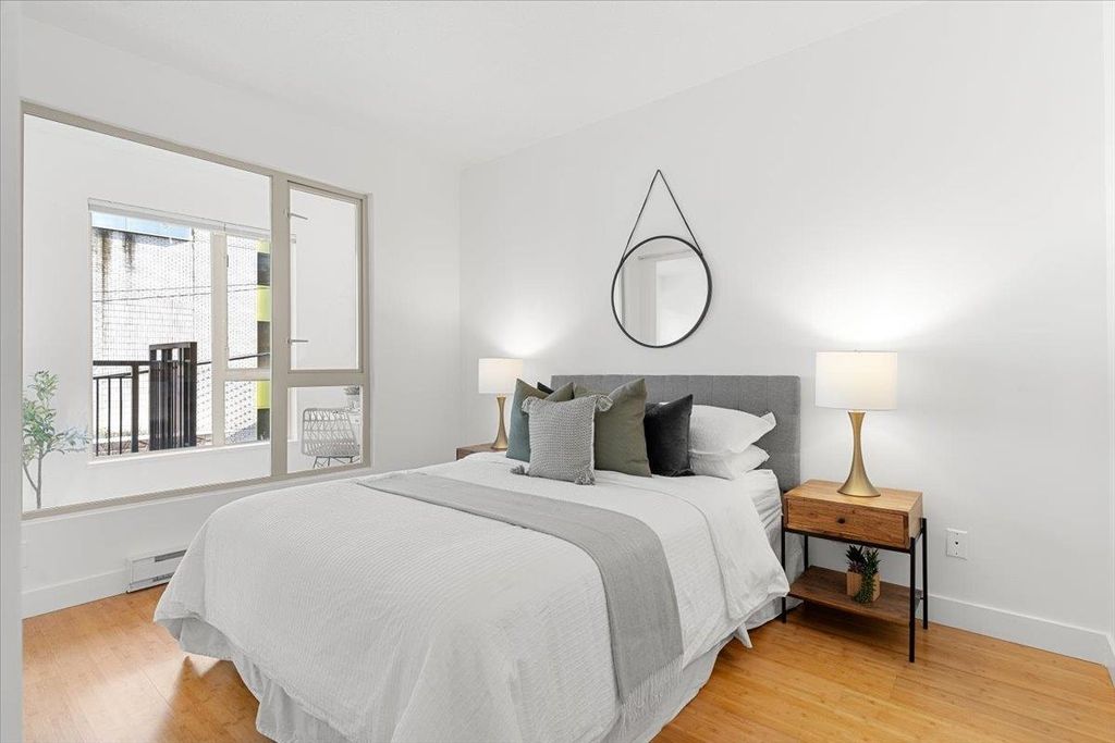 listing image 1103822694818015826