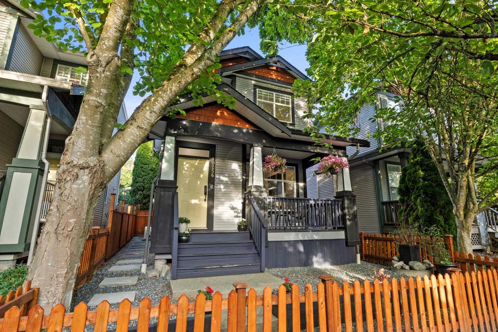 Photo of 10256 243a Street, Maple Ridge, BC V2W 1Y3 (MLS # R3152405)