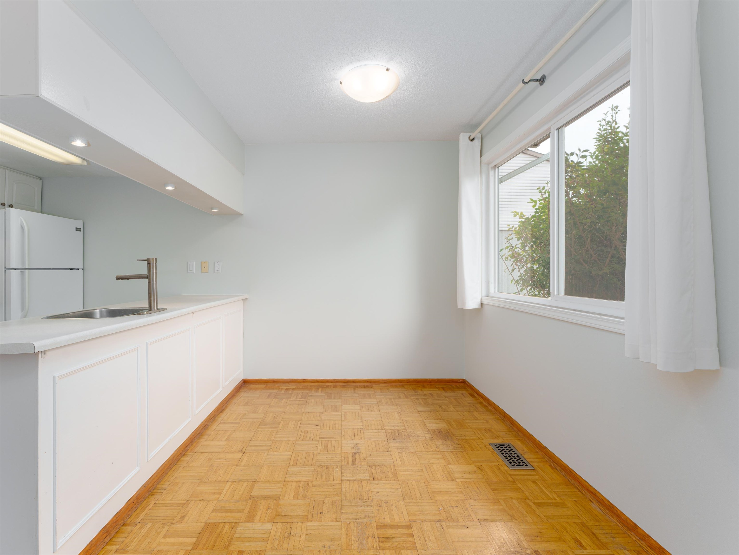 3554 E 49th Avenue 5