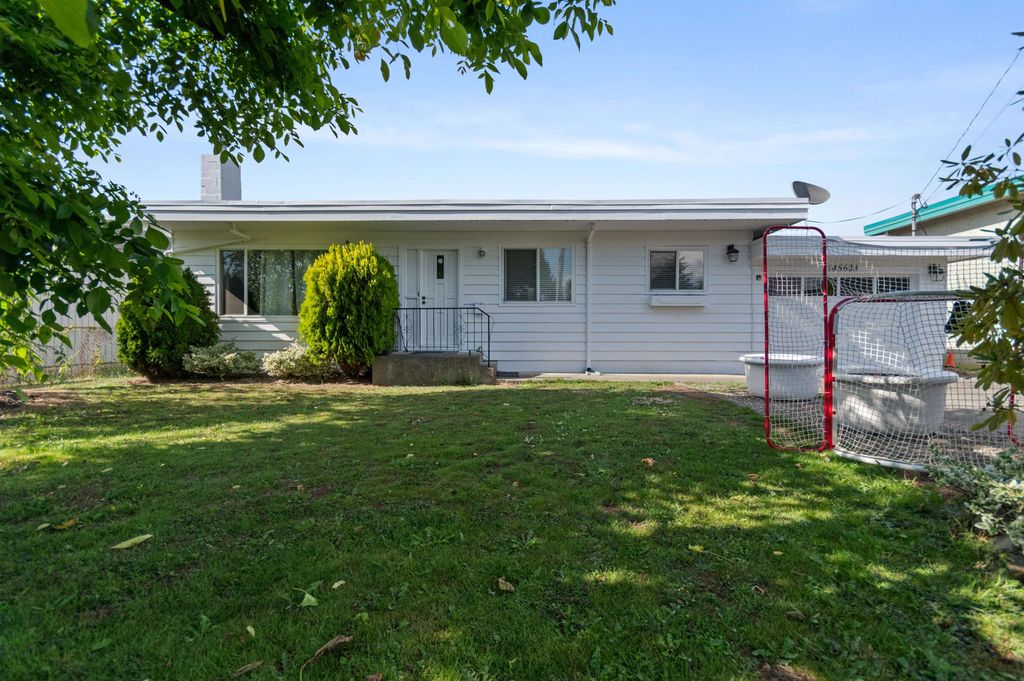 Photo of 45603 Reece Avenue, Chilliwack, BC V2P 2Z9 (MLS # R3104375)
