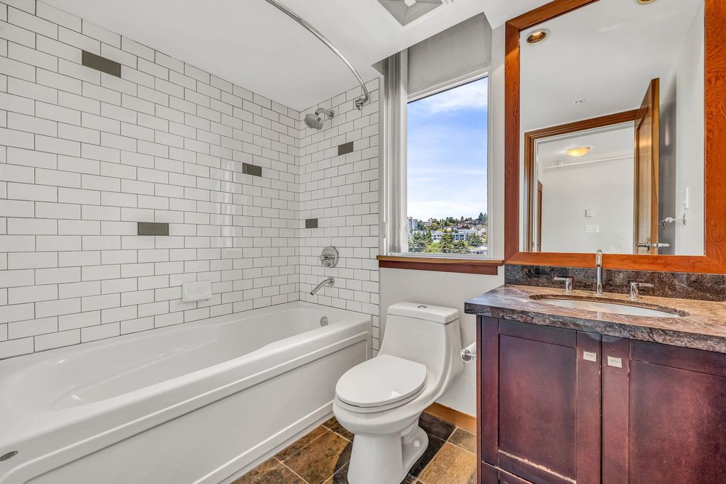 listing image 1101608402300942323