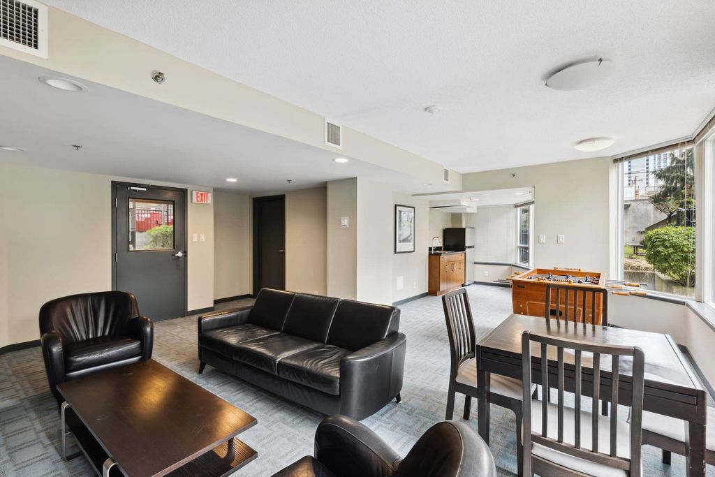 listing image 1109971683840131374