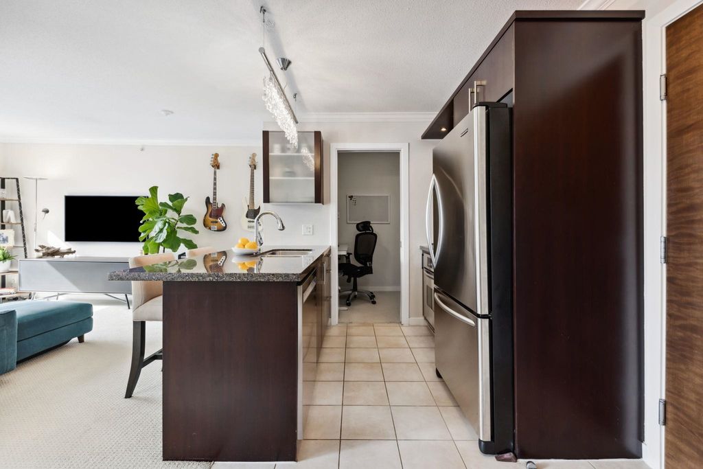 listing image 1100185402577714970