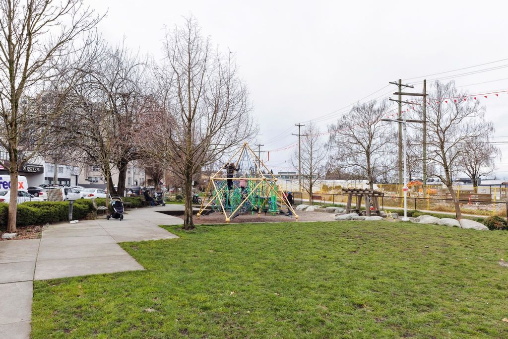listing image 1108875404102840184