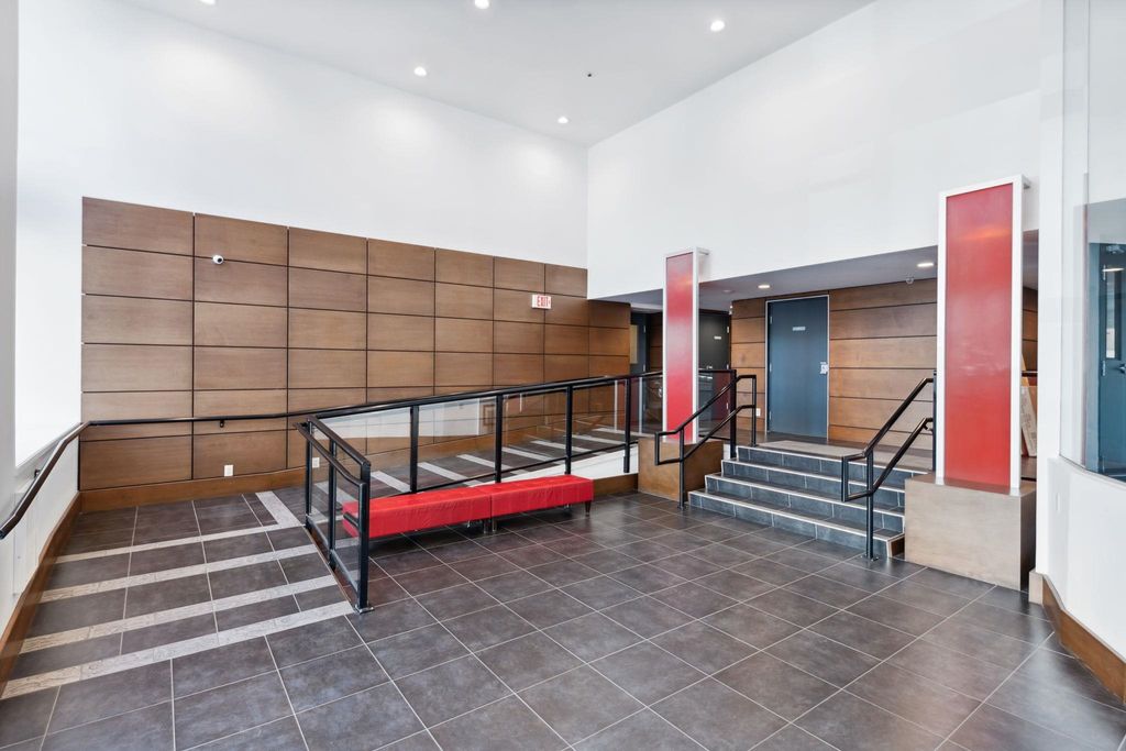 listing image 1107532901870488385
