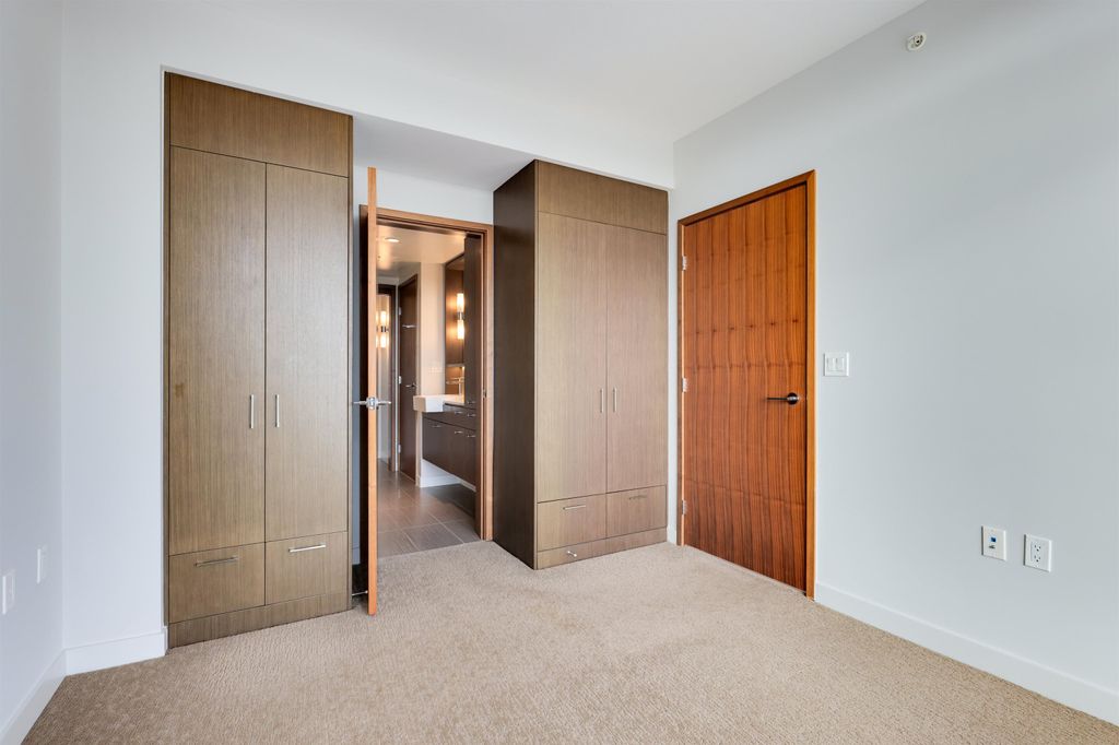 listing image 1104043416299864965