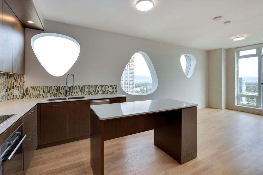 listing image 1102189926796101179