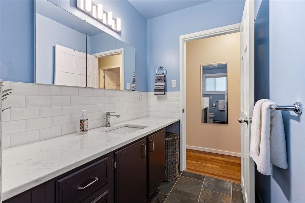listing image 1105620660113227516