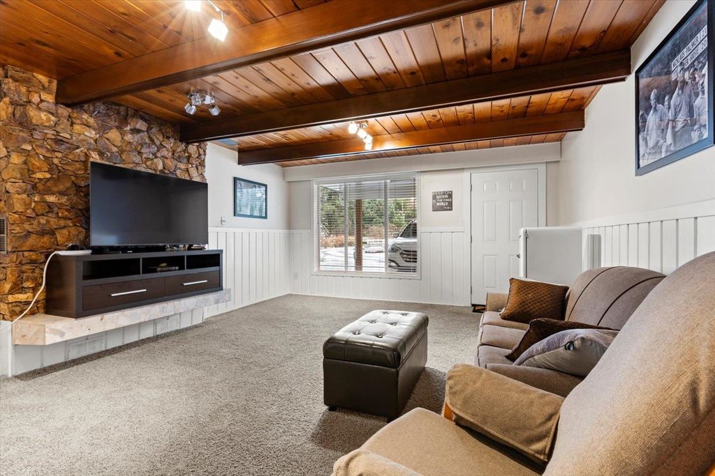 listing image 1105683842870602557