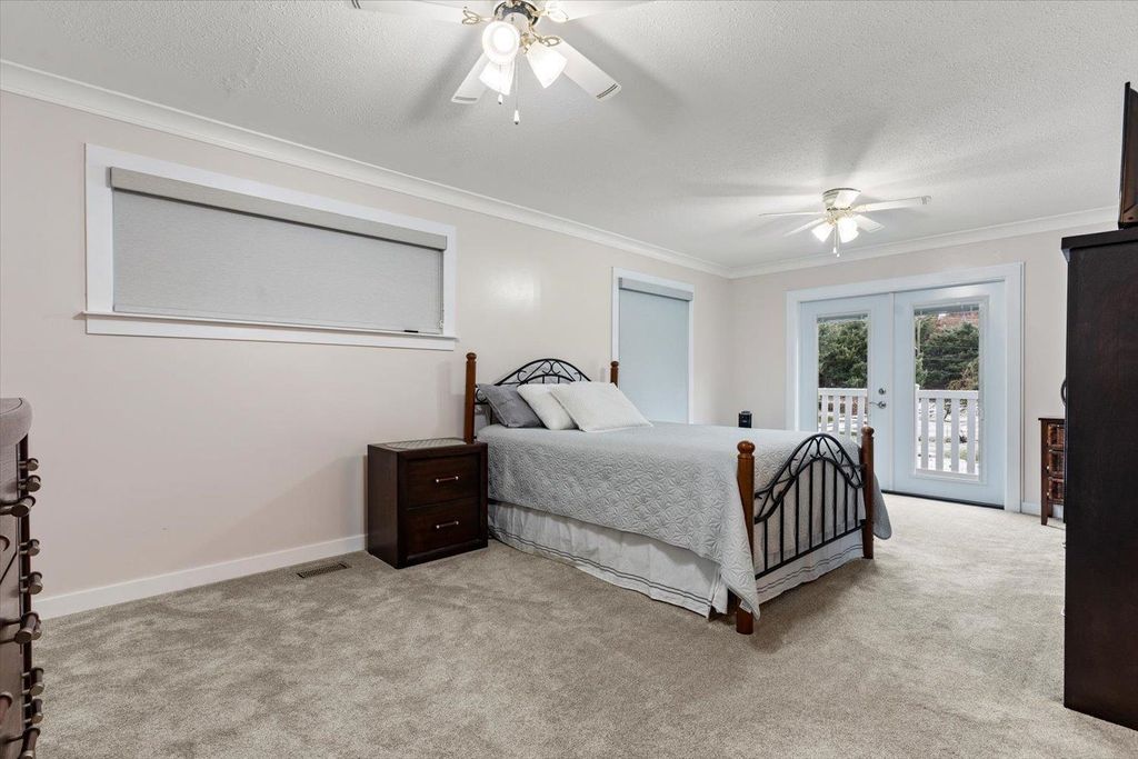 listing image 1109648031951940821