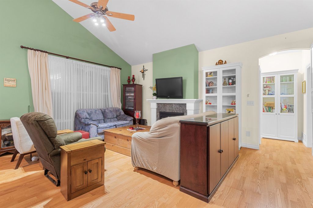 listing image 1101787733784263562