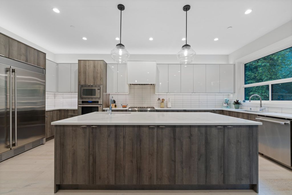 listing image 1103639180720419453