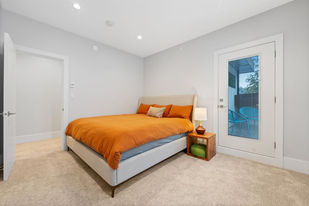 listing image 1100110743778838911