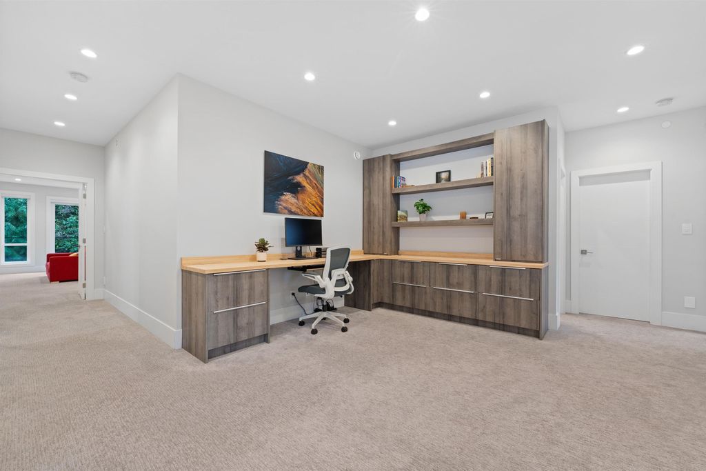 listing image 1102896464599680243