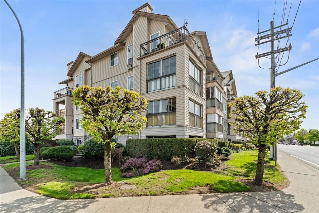 Photo of 2772 Clearbrook Road #401, Abbotsford, BC V2T 6N6 (MLS # R3114203)