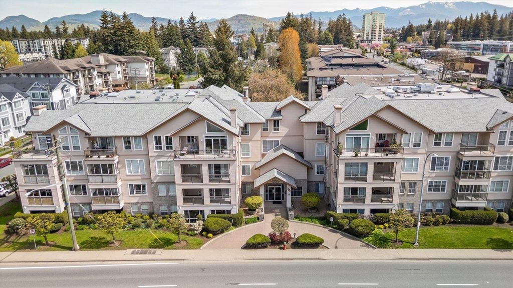 Photo of 2772 Clearbrook Road #401, Abbotsford, BC V2T 6N6 (MLS # R3114203)