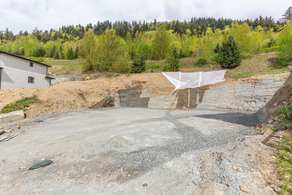 Photo of 36483 Estevan Court, Abbotsford, BC V3G 0B2 (MLS # R3113375)