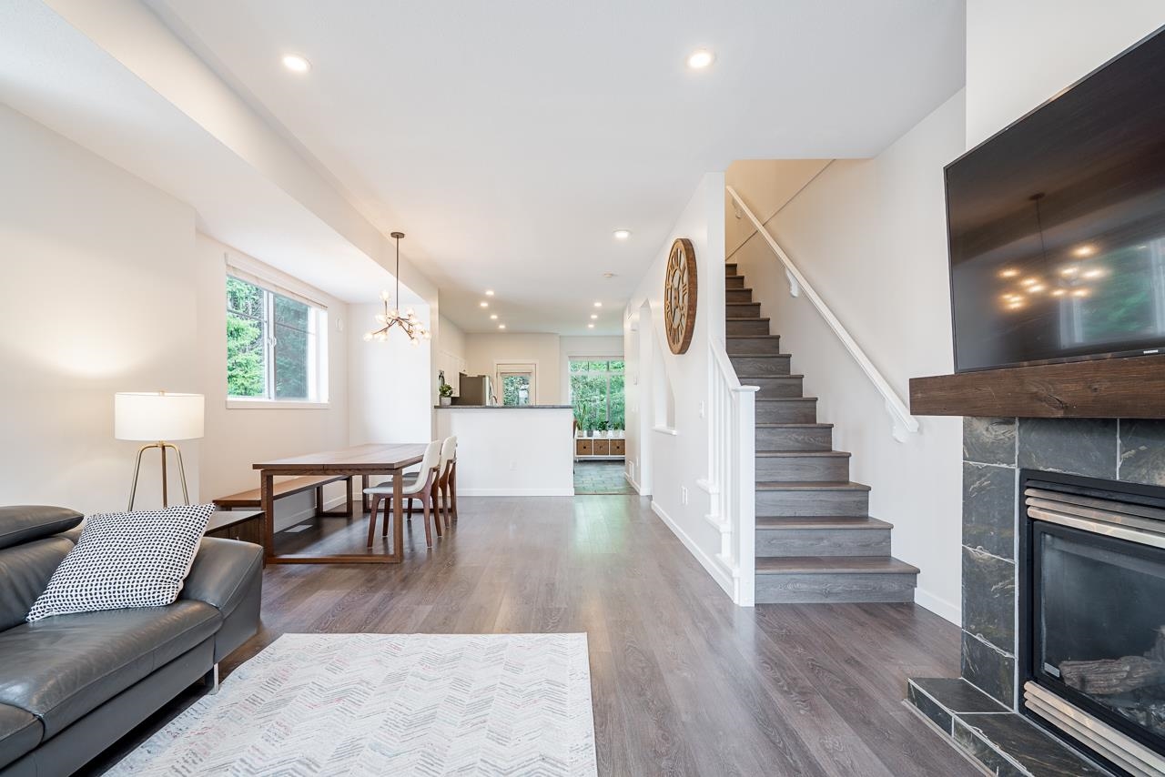 2000 Panorama Drive 27