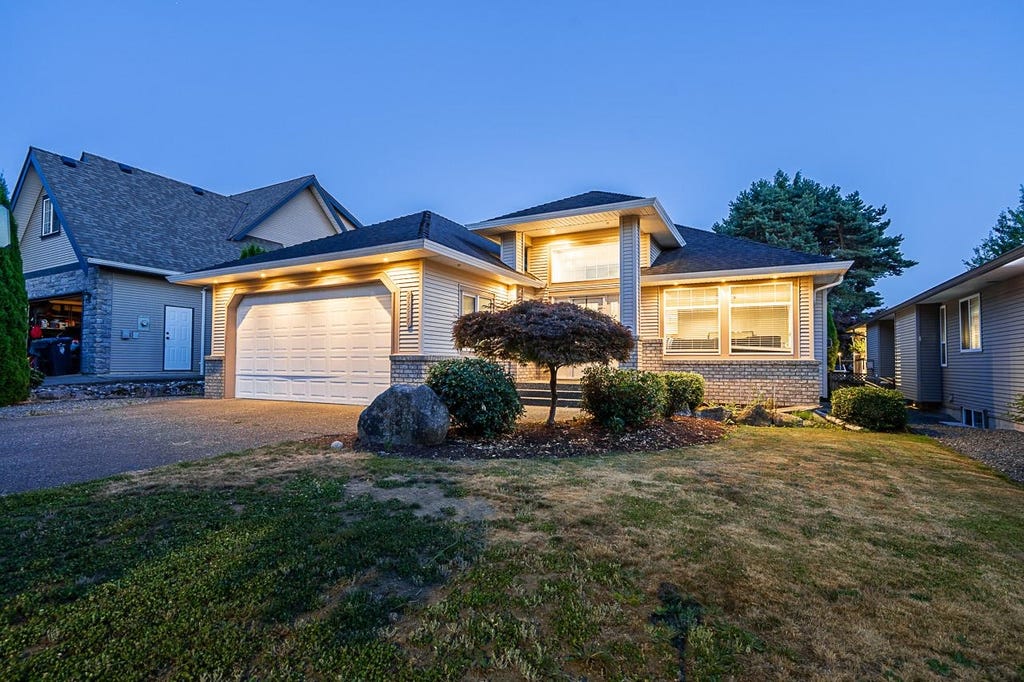 Photo of 26880 25a Avenue, Langley, BC V4W 4A2 (MLS # R3149442)