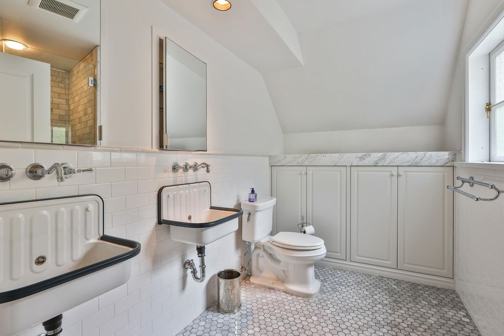 listing image 1106326304823675316