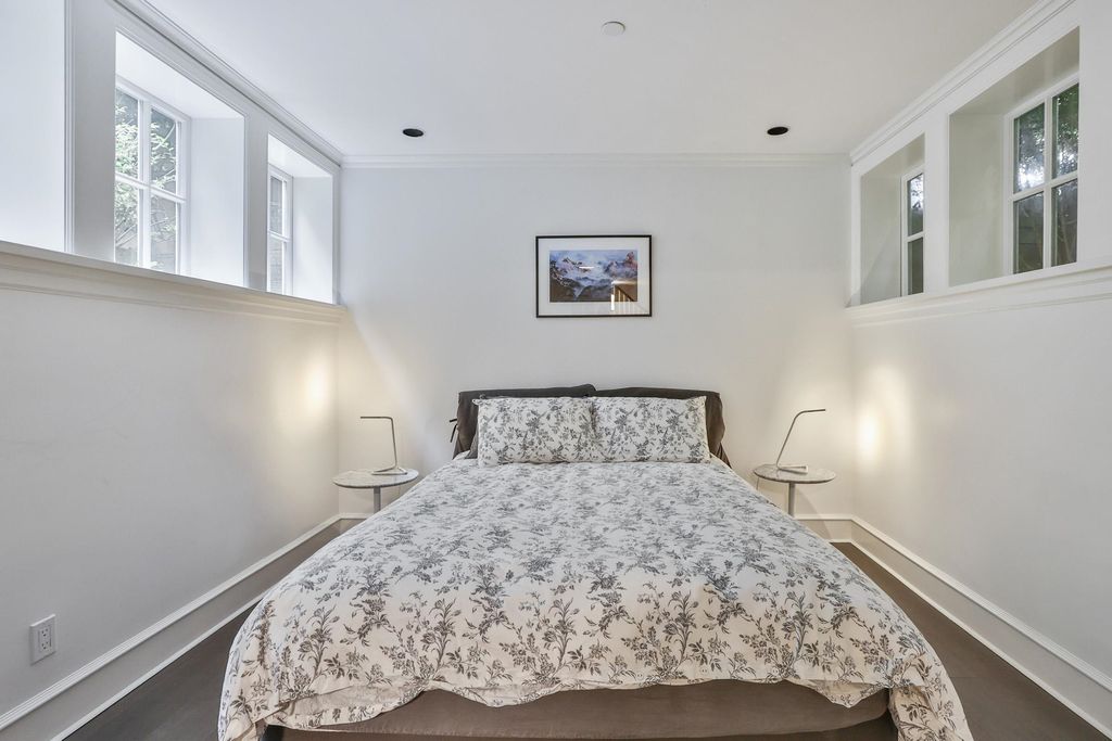 listing image 1103179102878460056
