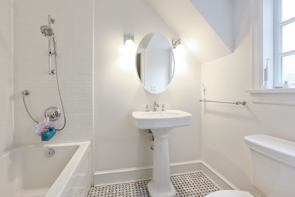 listing image 1107023573266279963
