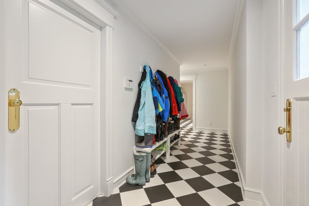 listing image 1104624970081753252