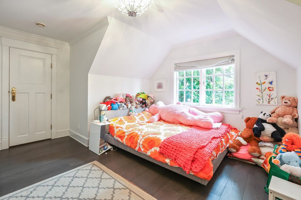 listing image 1100010125361575442