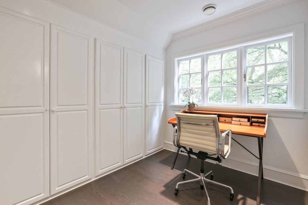 listing image 1108429567045916035