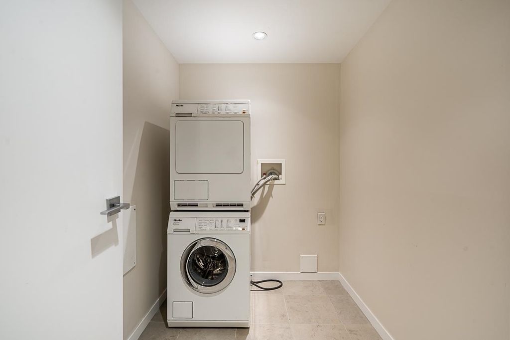 listing image 1109343283344225785