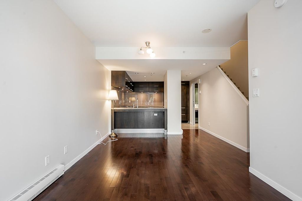 listing image 1100196084251850632