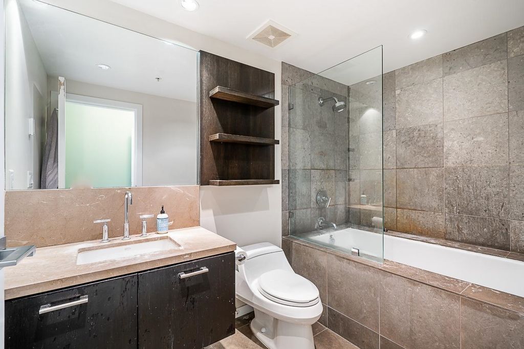 listing image 1103778666915683760