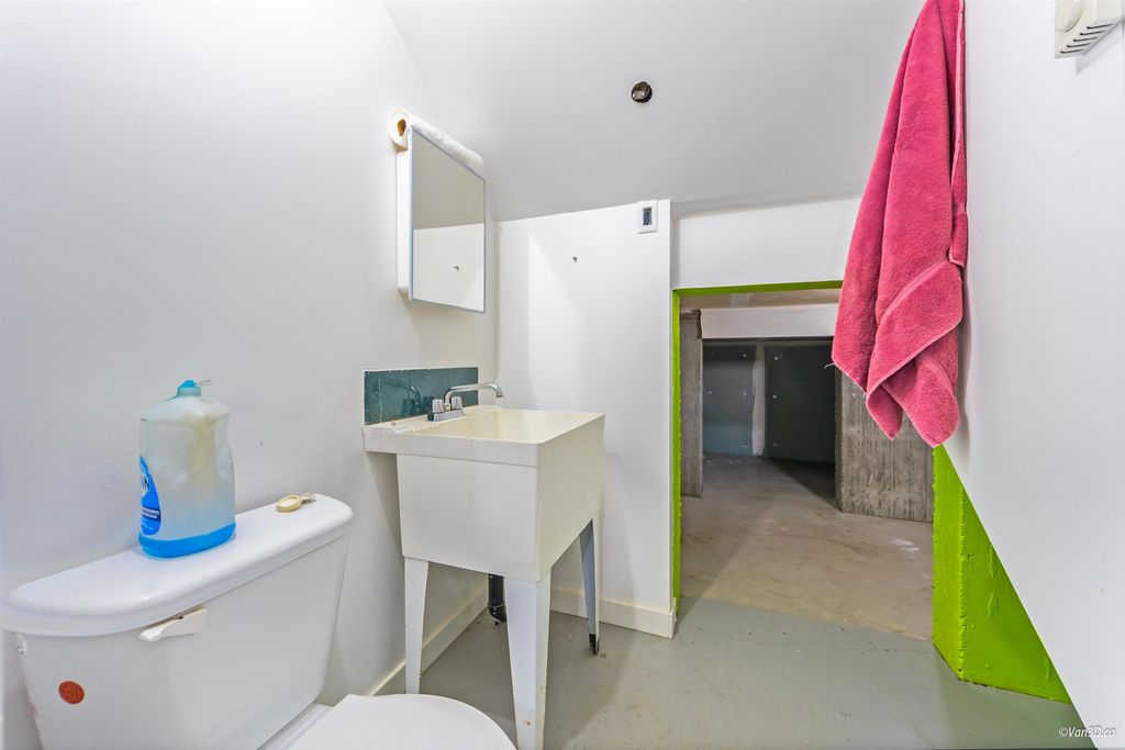 listing image 1104370184197408561