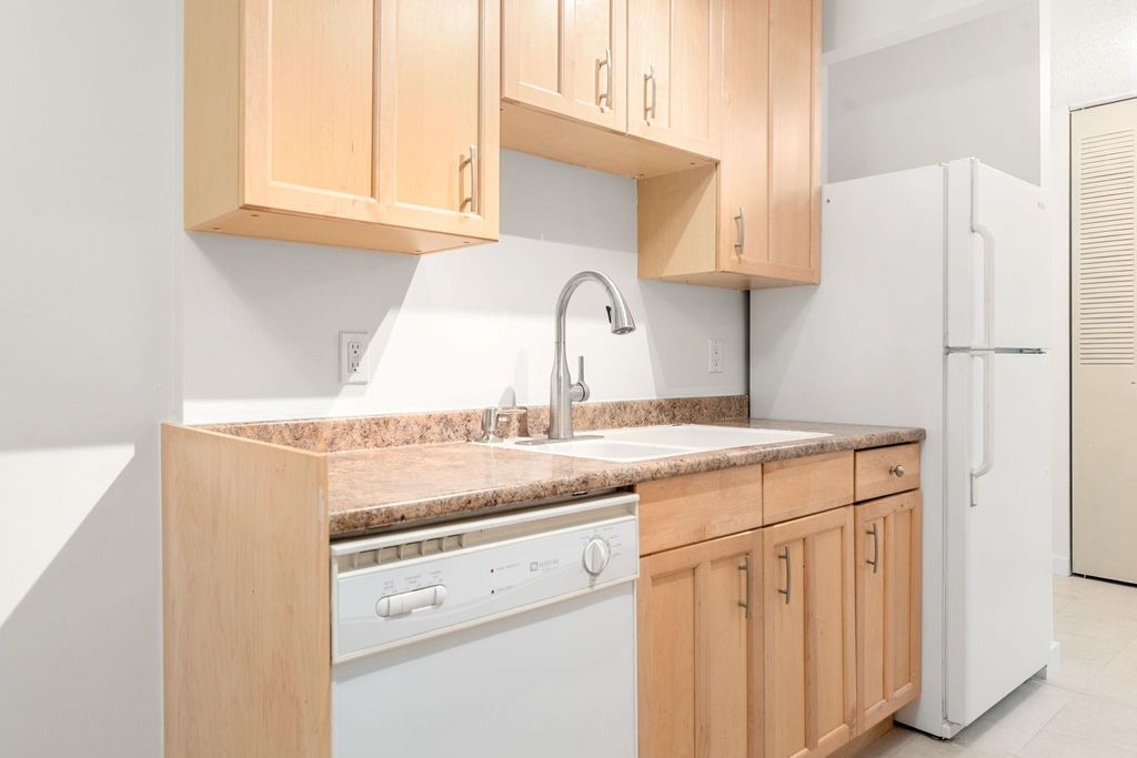 listing image 1103619548155558263