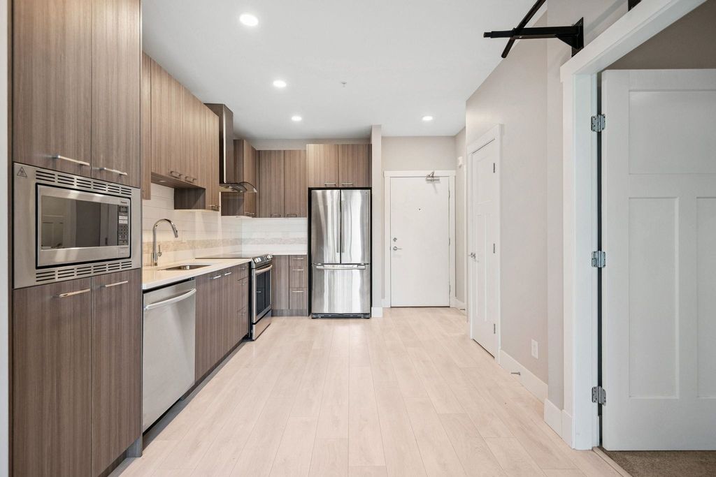 listing image 1109637376535633000