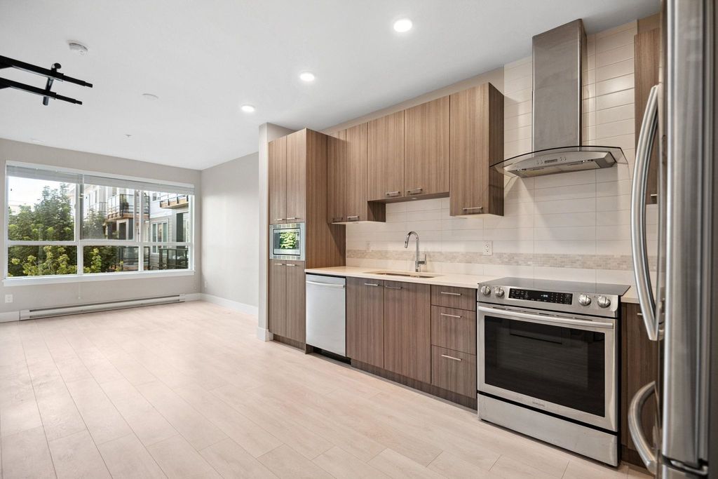 listing image 1105452743348800578