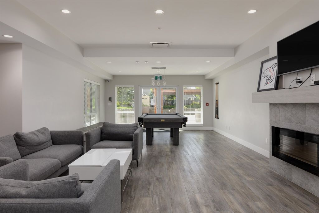 listing image 1104890467019445458