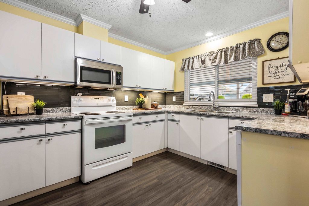 listing image 1106983064964281352