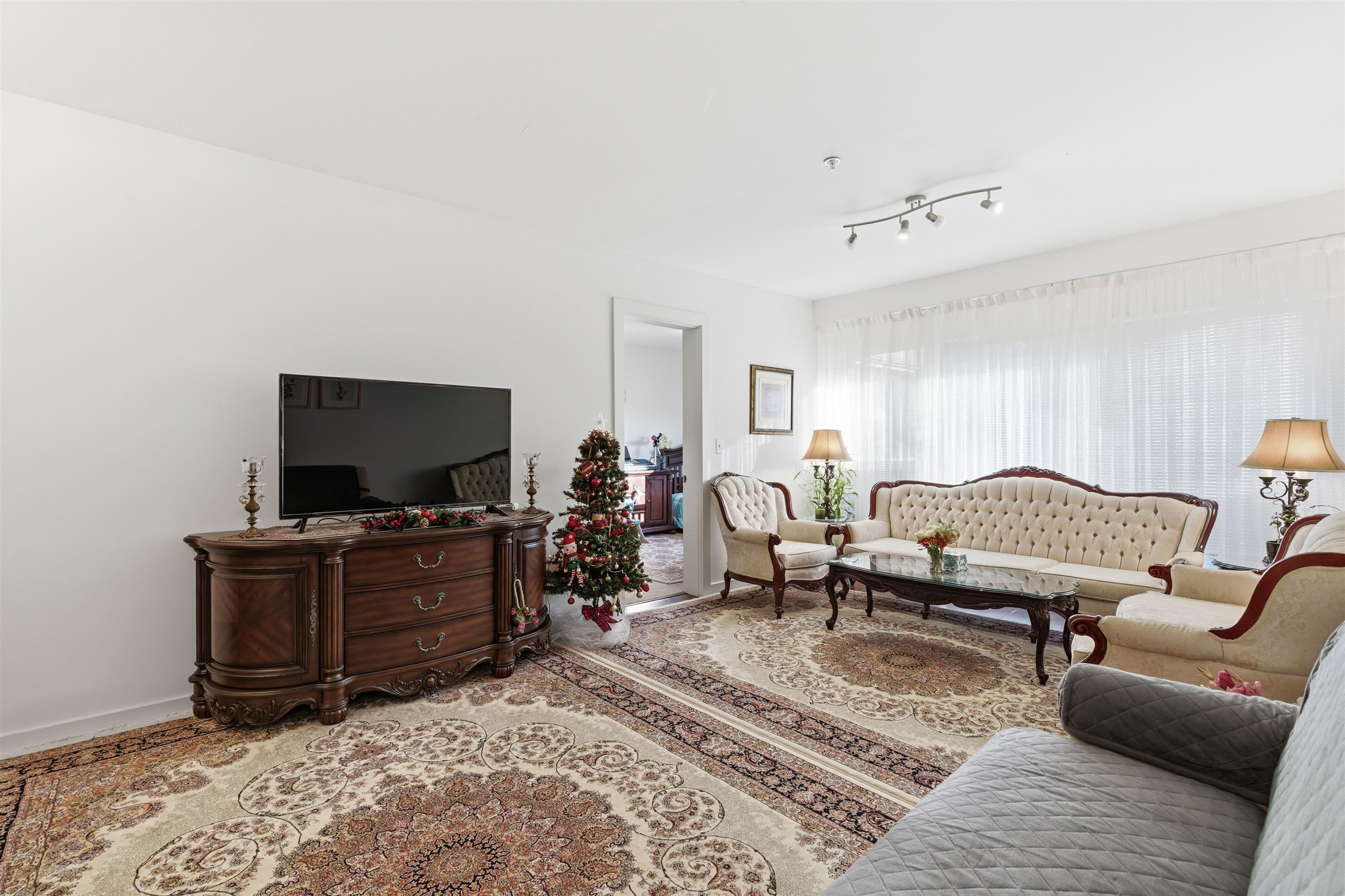 1033 St. Georges Avenue 109